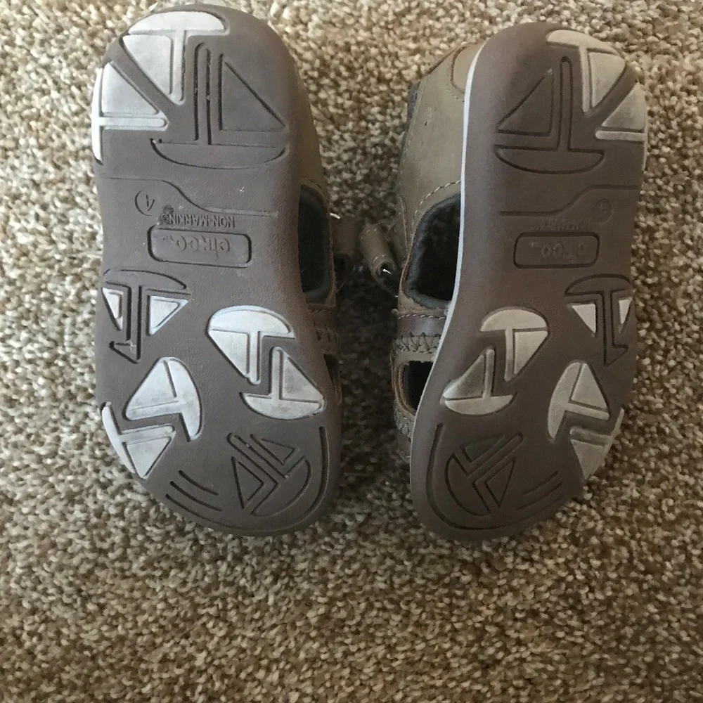 Circo brown baby sandals 4